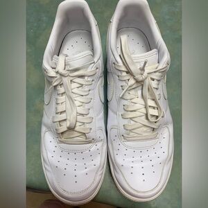 Classic White Men's Sneakers size 12